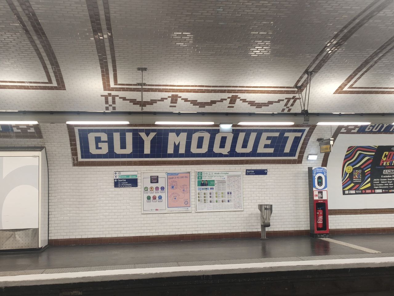 Grande enseigne Guy Môquet